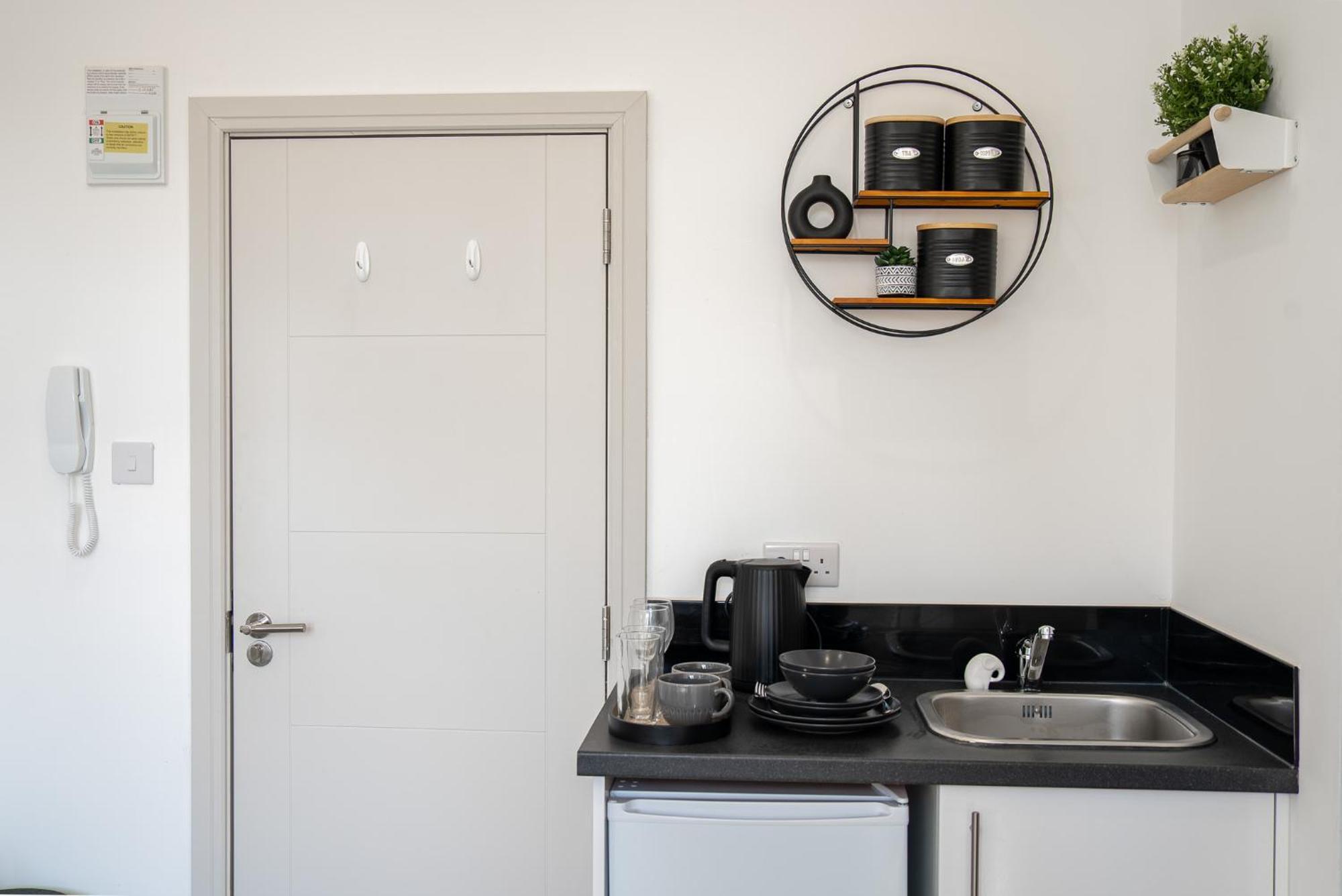 Luxury Studio Apartment In Sutton, London Саттон Экстерьер фото